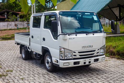 Isuzu Elf (Crew Cab) | CS CAR SALES