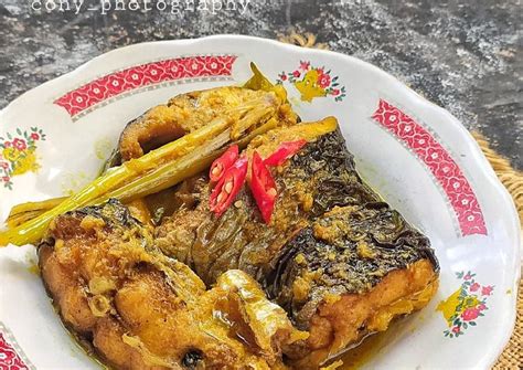 Pesmol ikan pesmol ikan adalah ikan yang di goreng lalu di masak bersama acar kuning. Olahan Ikan Mujair Pesmol - Cara Termudah Untuk Memasak ...