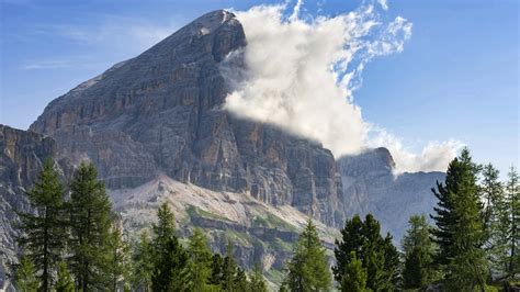 デスクトップ壁紙 自然 風景 山々 木 岩 雲 空 ドロミテ山脈 ベネト イタリア 1920x1080