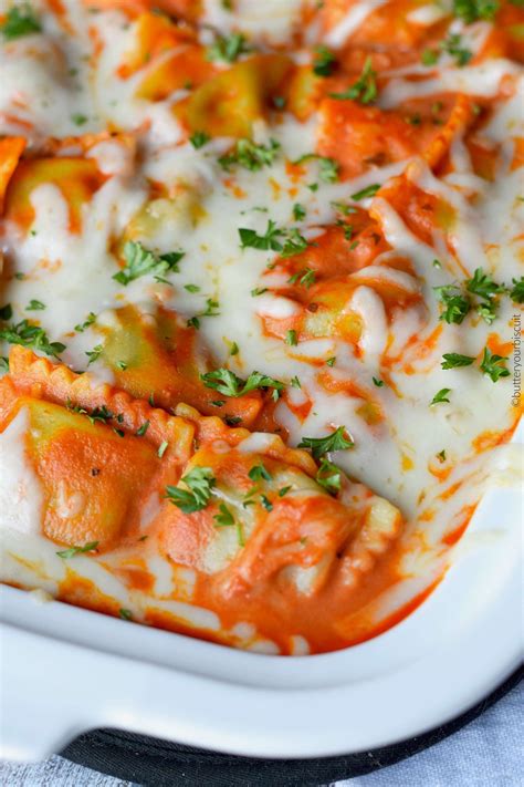 Find italian meat sauce, vegetarian sauce, cream sauces, and more. Baked Ravioli with Vodka Cream Sauce | Recipe | Ravioli ...