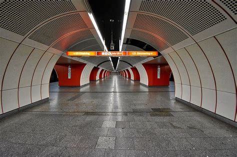 Mittlerweile hat auch niederösterreich bekanntgegeben, dass der lockdown bis zum 2.mai verlängert wird. Bildband zeigt Wien im „Lock-down" - wien.ORF.at