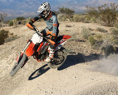 » 4/2015 vložil uživatel bikes. 2015 KTM 250 XC-F - Dirt Bike Test