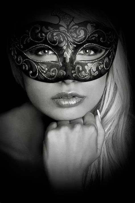 Beautiful Girl Wearing A Masquerade Mask Máscara Feminina Baile De