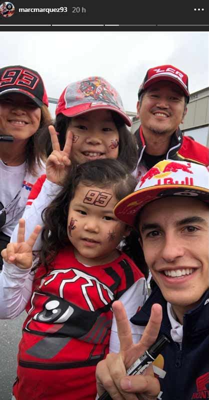 Sıradan başladığı yarışı kazanarak bu sezonki ilk galibiyetini elde etti. Lucía Rivera felicita a Marc Márquez de la forma más divertida