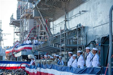 Us Navy Decommissions Uss Monterey After 32 Years Of Service