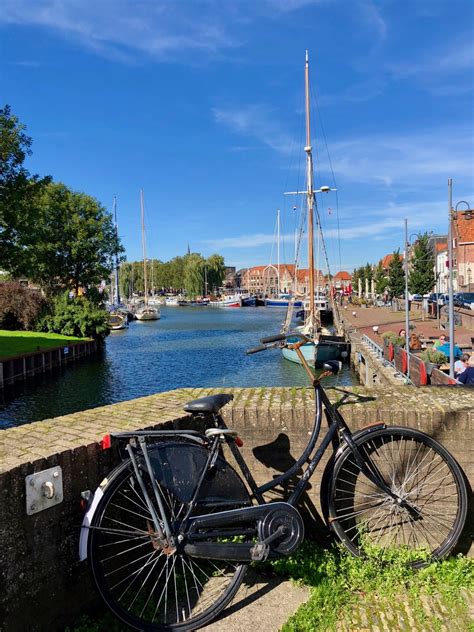 Reportages, interviews et analyses : Pays-Bas Enkhuizen - quai avec vélo - Plus au nord