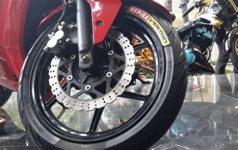 Meski demikian, ini tidak lantas membuat pengendara motor matik peduli akan kondisi kendaraannya. Kenali Penyebab Ban Motor Terasa Oleng dan Solusinya