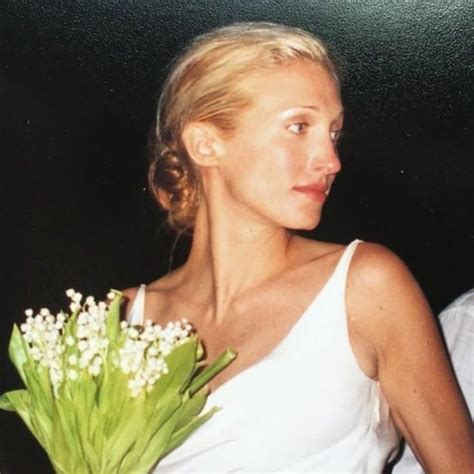 Caroline flack ditched her engagement ring as she launched love island live today. 𝒦 on Twitter | Carolyn bessette kennedy, Carolyn bessette ...