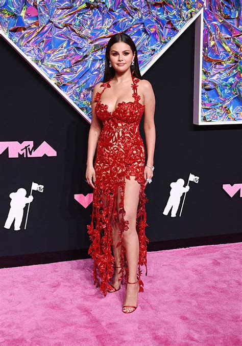 Selena Gomez Wore Oscar De La Renta To The 2023 MTV VMAs