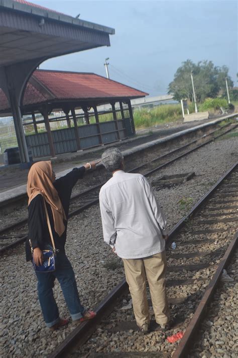 Kelas 91 merupakan sejenis unit pelbagai elektrik (emu) yang kini beroperasi pada keretapi tanah melayu ets sejak tahun 2009. wanita itu aku: STESEN KERETA API GEMAS