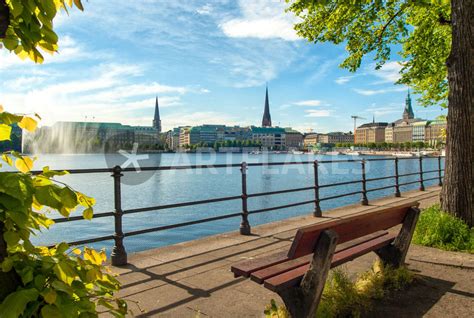 Hold on, it looks like millium wants to tell you something. "An der Alster in Hamburg" Fotografie als Poster und ...