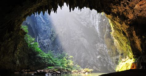This Natural Cavern Was Found In China And What Was Inside Left