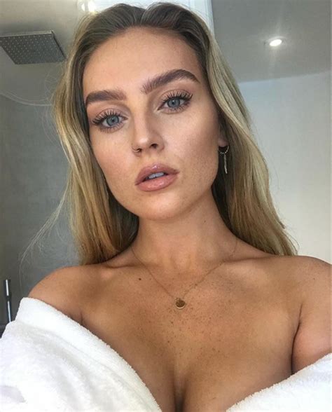 Babe Mixs Perrie Edwards Looks Incredible In Sizzling Bathrobe Selfie