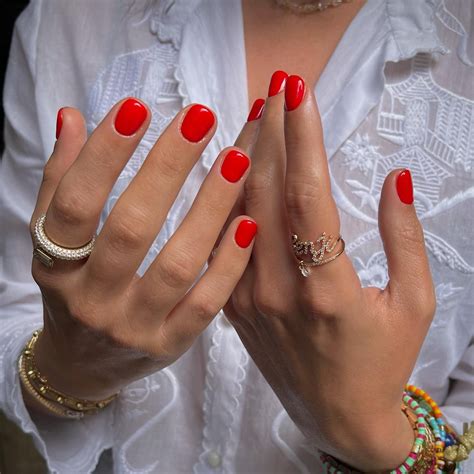 Heres How To Recreate The Perfect Glossy Red Nail Manicure Instyle
