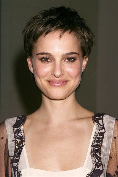 Cette coupe de cheveux fonctionne très bien avec une barbe bien taillée. Photo Coupe Courte Femme Cheveux Trs Fins | Holidays OO