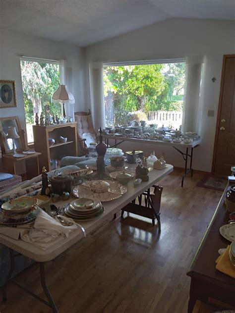 Nostalgia Estate Sales - Vintage & Collectible Mall | Newport OR