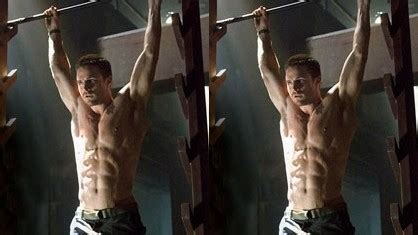 Stephen Amell Of Arrow Shirtless Man Of The Week Tv Redeye Chicago