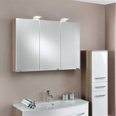 Ein beleuchteter spiegelschrank im badezimmer schafft platz, sorgt für eleganter spiegelschrank mit ablage fürs badezimmer. Pin auf Badezimmer