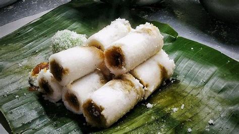 Kue Putu Makanan Tradisional Indonesia Yang Dikukus Dengan Bambu Serta Mengeluarkan Bunyi Yang