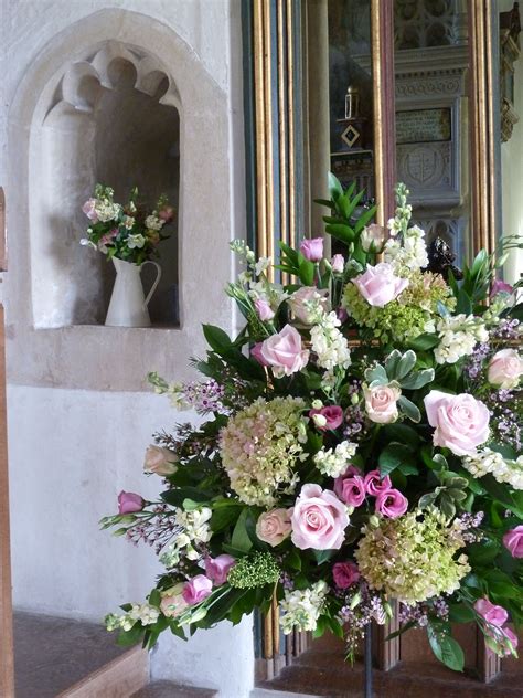 Pin by judy reinhardt on floral | Large flower arrangements, Flower