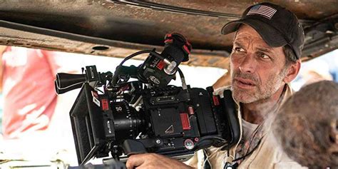 It's a grim vision of modern dystopia, outrageous and not. Zack Snyder Zombie Universe, in Army of the Dead anche ...