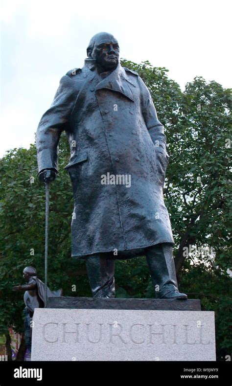 Winston Churchill Statue London England Stock Photo Alamy