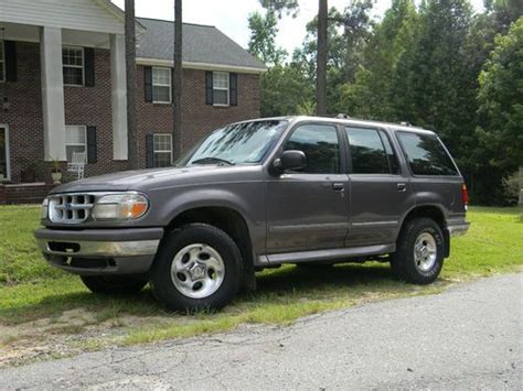Purchase Used 1997 Ford Explorer Xlt Sport Utility 4 Door 40l In