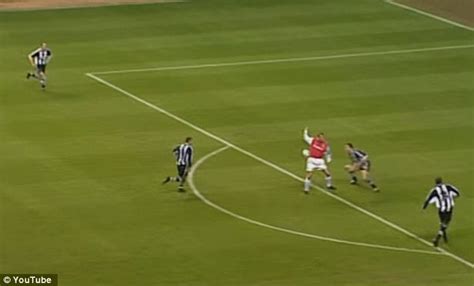 Dennis Bergkamp Scored Iconic Arsenal Goal 15 Years Ago Daily Mail Online