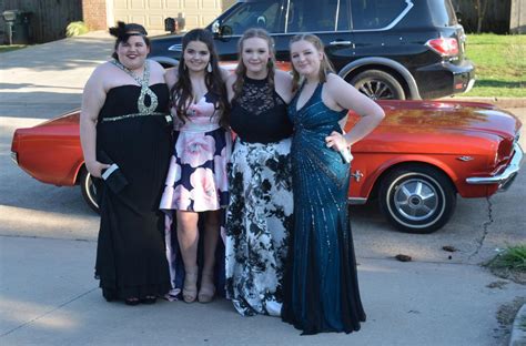 ‘puttin On The Ritz Prom Comes To A Local Garage Community
