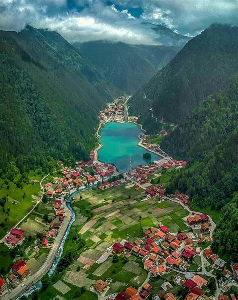 Lago Uzungöl / Turquia Situado no distrito Çaykara da ...
