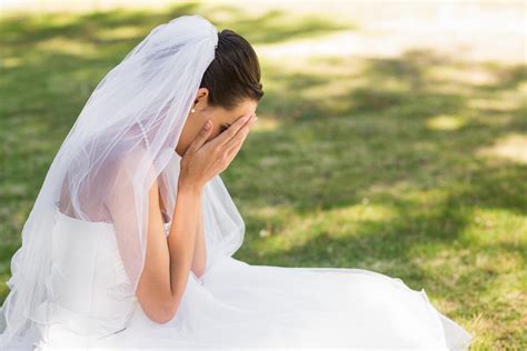 ‘i Get Married Tomorrow And Hate My Wedding Dress Scots Brides Frantic Dash For New Frock