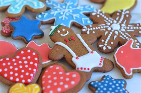 Learn how to make decorating icing. Royal Icing - Once Upon a Chef