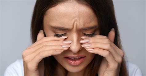 Treat Pain In Eyes Best Home Remedies Natural Ways