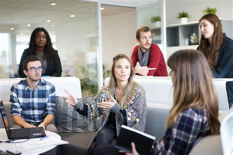Bagaimana cara menghitung gaji karyawan yang masuk tengah bulan? 8 Cara Meningkatkan Motivasi Kerja Karyawan di Kantor ...