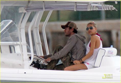 Enrique Iglesias Anna Kournikova Miami Boat Ride Photo