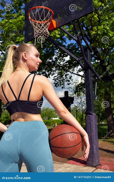 Klavier Spielen Sehr Geehrter Tektonisch Sexy Basketball Girls Reich