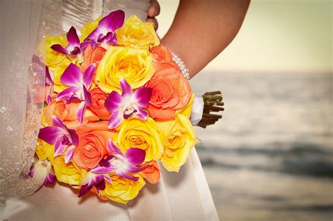 Mar 25, 2021 · this wedding photo list has all the photos you need to take on your wedding day, from the getting ready photos to the last dance. Florida Beach Wedding Flowers: Best Florida Beach Wedding ...