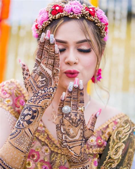 Mehndi Portrait Indian Wedding Photography Bridal Photography Poses
