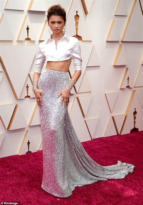 Oscars 2022 Zendaya Puts On A Dazzling Display As She Showcases Her Abs In Crop Top And Sequin