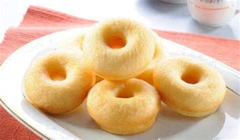 Donat (doughnut atau donut dalam bahasa inggris) merupakan penganan yang digoreng, dibuat dari adonan tepung terigu, gula, telur, susu dan. Cara Bikin Donat Goreng Untuk Cemilan Lezat dan Bergizi