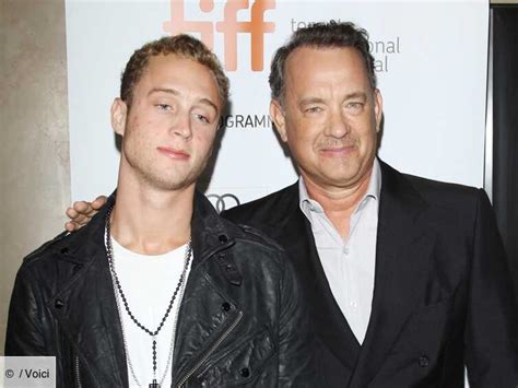 Frustré De Ne Pas Pouvoir Faire Un Plan à Quatre Le Fils De Tom Hanks