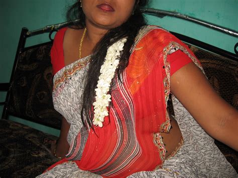 Aunty Open Kurti Bra Cleavage 2