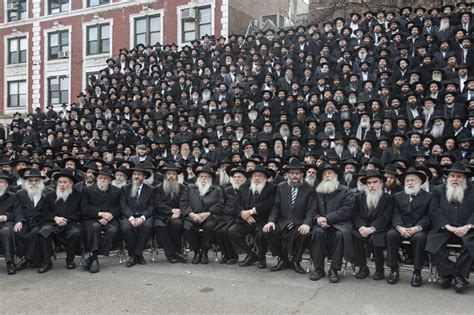 This Is What 4000 Dancing Rabbis Looks Like At New Yorks Largest Sit