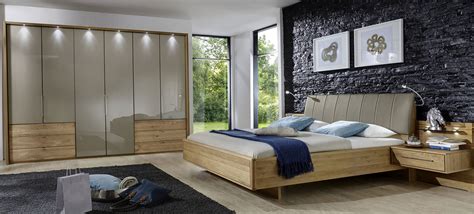 Dieses schlafzimmer strahlt mit dem mobiliar aus eiche wohlige wärme aus und lädt zum wohlfühlen ein. Mondo Schlafzimmer | Badezimmer, Schlafzimmer, Sessel ...