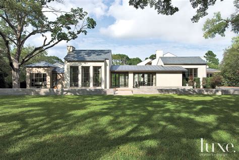 Traditional Southern Abode With Contemporary Lines House Exterior
