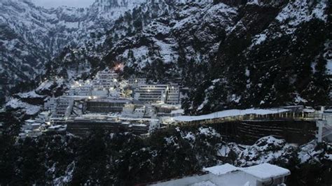 Vaishno Devi Shrine Receives Seasons First Snowfall Hindustan Times