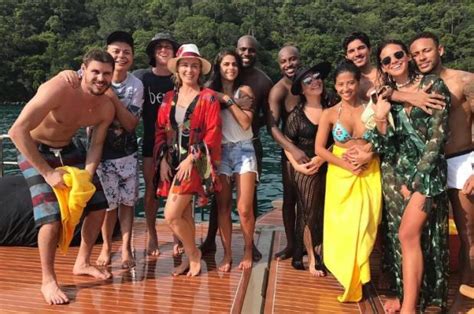 A post shared by simone giannelli (@simo_gian9) on apr 12, 2020 at 11:08am pdt. Foto de Réveillon de famosos chama a atenção por "casal ...