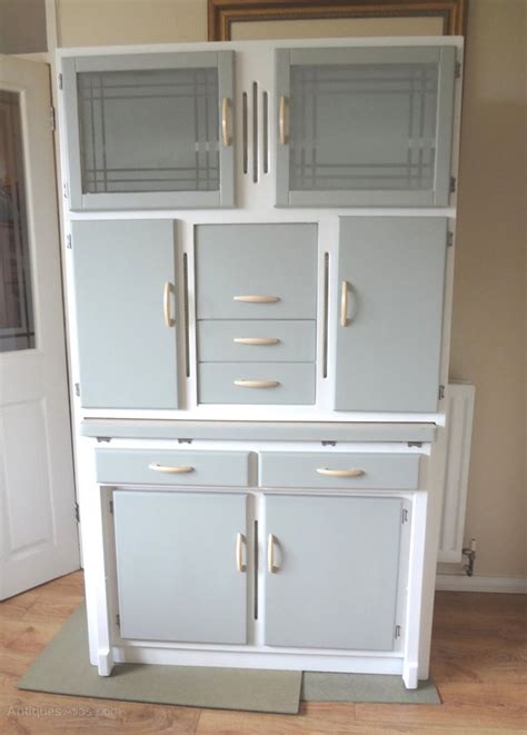 It is insulated, includes racking, doors, lighting, and a cellar cooling system. 1940 Kitchen Cabinets #TW07 - Roccommunity | Vintage ...