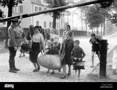 The Picture From A Nazi News Report Shows German Refugees From Poland