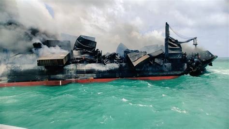 Cargo Vessel In Process Of Sinking Efforts On To Tackle Oil Spill Sri